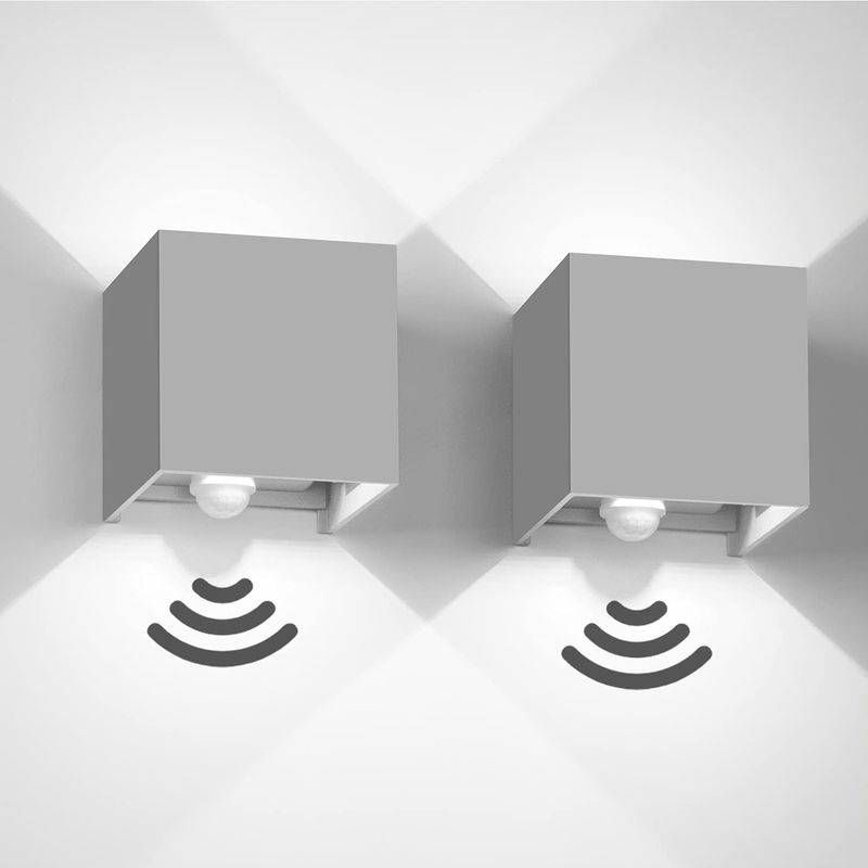 Kingwen 2 Piezas 12W Aplique de Pared Exterior con Sensor de Movimiento 6000K Lámpara de Pared Interior/Exterior LED Ángulo de haz ajustable Aplique pared Interior LED IP65 (Gris) [Clase de eficiencia energética E]
