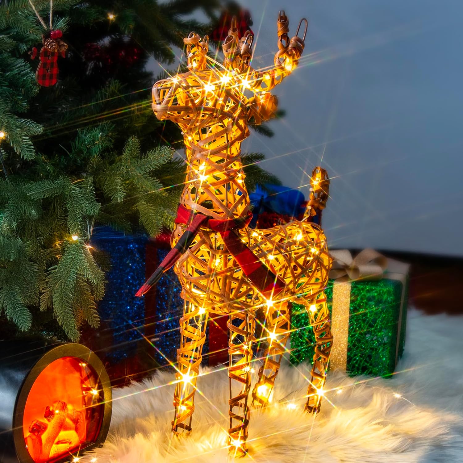 DELICHTER Figura navideña LED de reno de ratán, luz navideña de ciervo con temporizador, blanco cálido, decoración navideña de ciervo para exterior e interior, sala de estar y jardín.