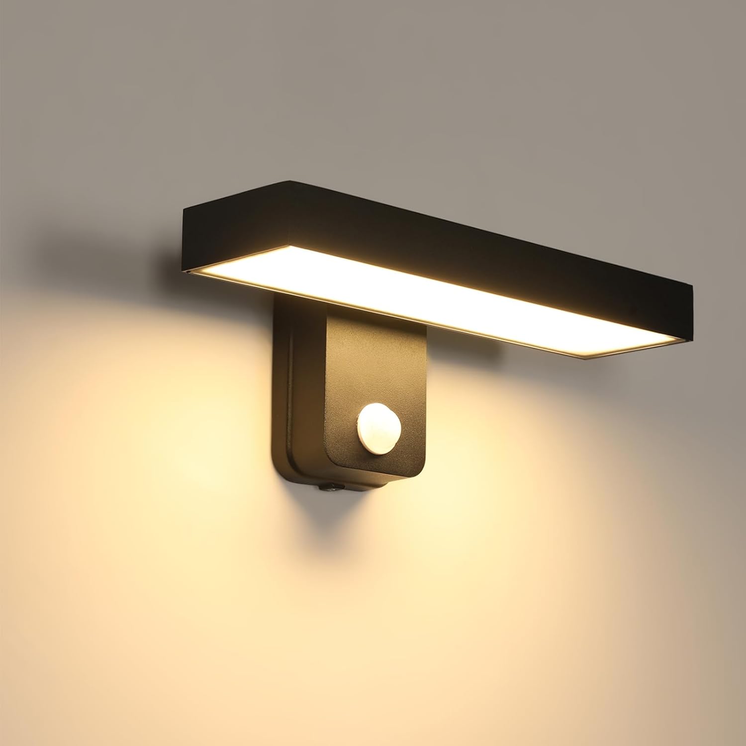 Aplique LED de pared para exterior Pheashine con sensor de movimiento, IP65, resistente al agua, blanco cálido de 3000 K, giratorio 350°, para jardín, patio, balcón, garaje y entrada.