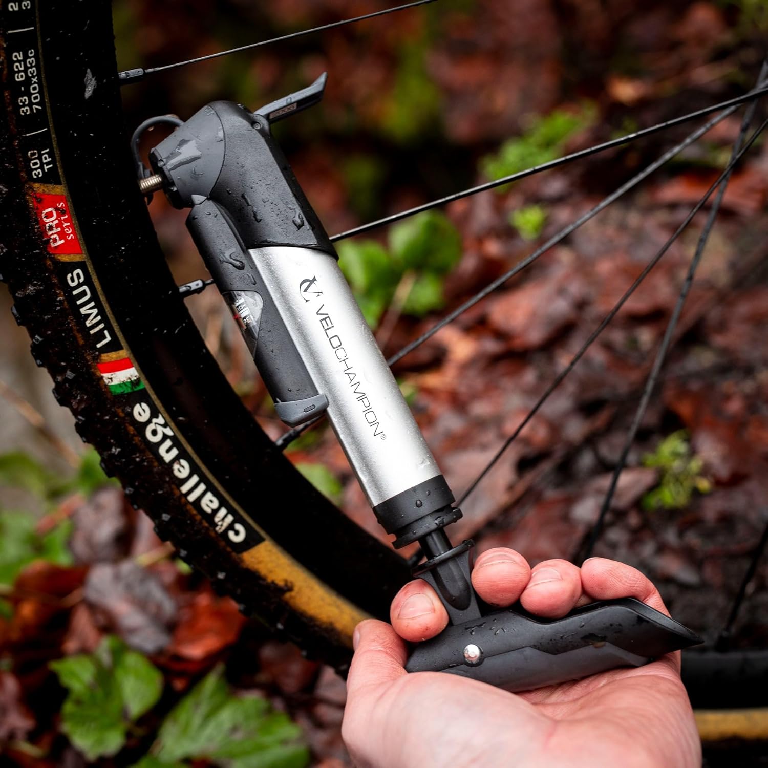 VeloChampion Mini Bomba de Bicicleta Alloy Se Adapta a Presta, Schrader & Dunlop - Portátil, Compacto, Duradero y rápido y fácil de Usar