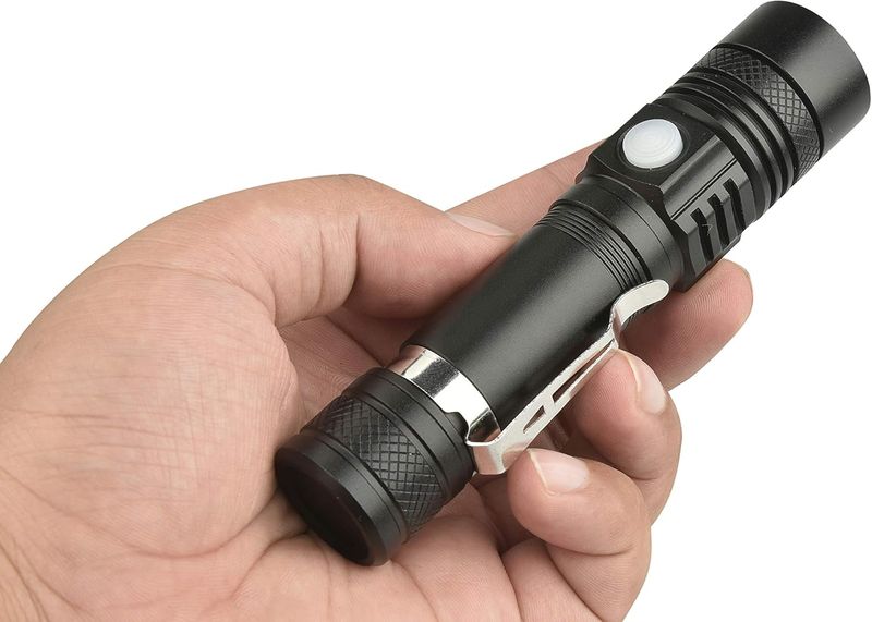 2 x Linterna LED extremadamente brillante, Veramz USB recargables linternas con batería, 4 modos, zoom, compacta linterna con práctico soporte para bolígrafo para todo el día y para el hogar