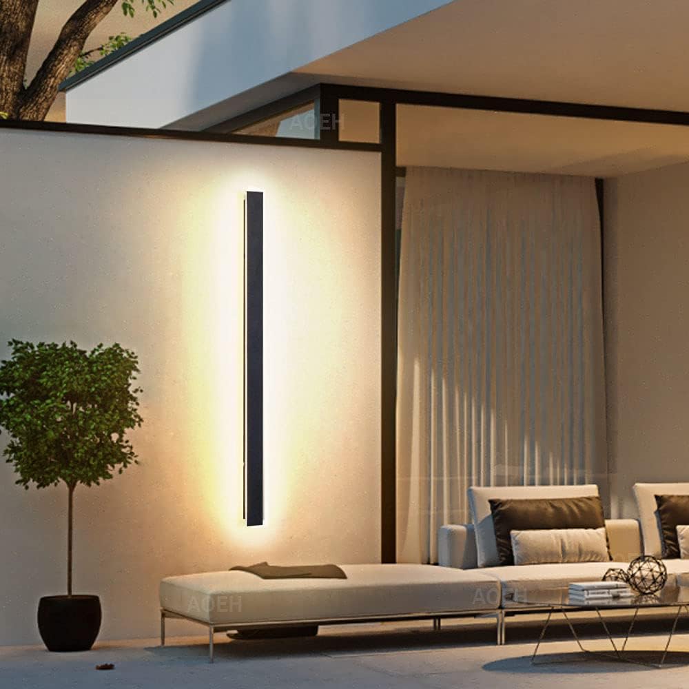 Lámpara de pared larga de aluminio con certificado IP65, disponible en varias potencias y dimensiones. Ideal para interiores y exteriores, con tecnología LED de última generación que garantiza una alt