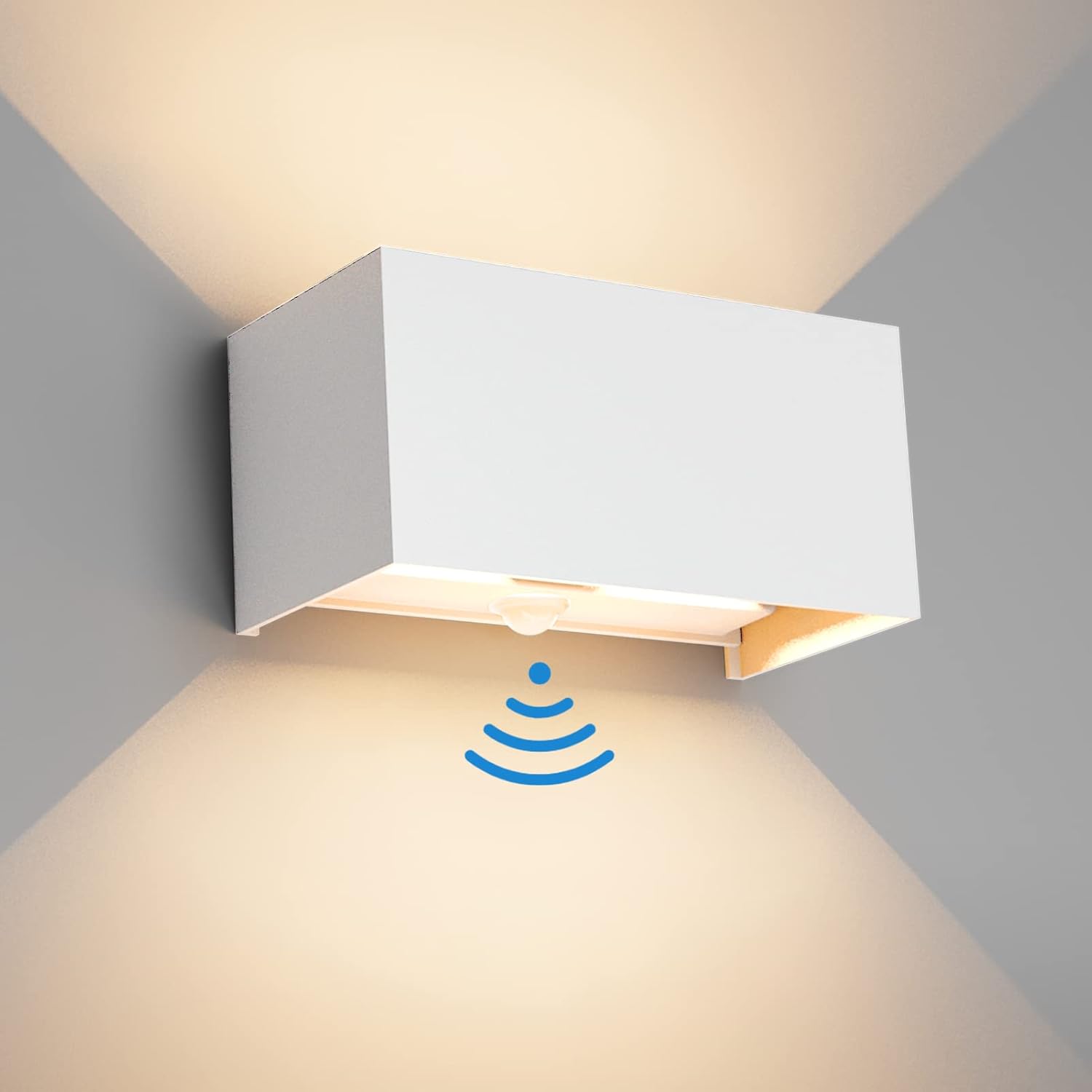 Klighten Aplique de exterior de 24 W con detector de movimiento, IP65, aplique de pared blanco cálido de 3000 K para exterior/interior, lámpara exterior de haz de luz ajustable con detector de movimie