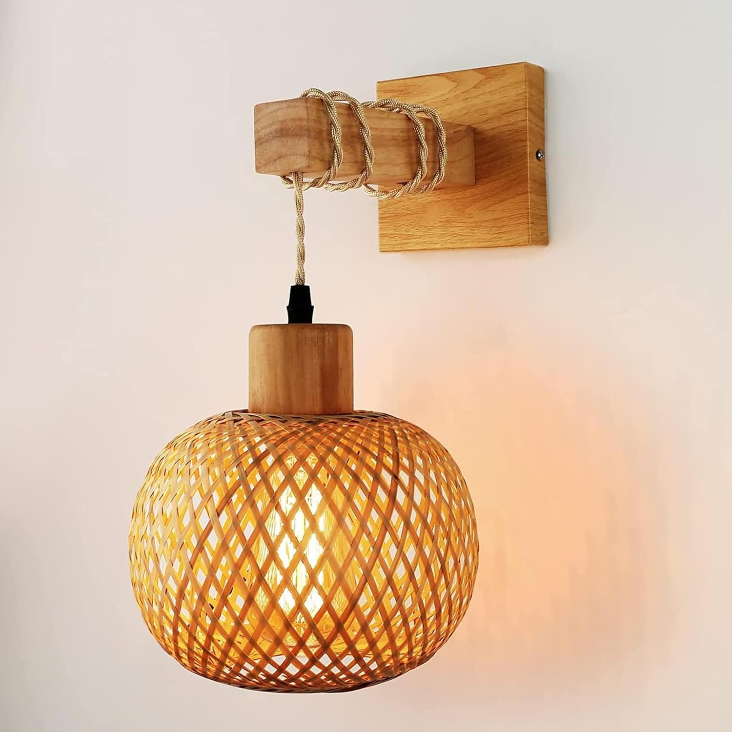 Lámpara de pared vintage Liyabber para interiores, lámpara de pared retro de madera E27 con pantalla de ratán, lámpara de pared tipo jaula para sala de estar, dormitorio, pasillo, comedor, máximo 60W (bombilla no incluida).