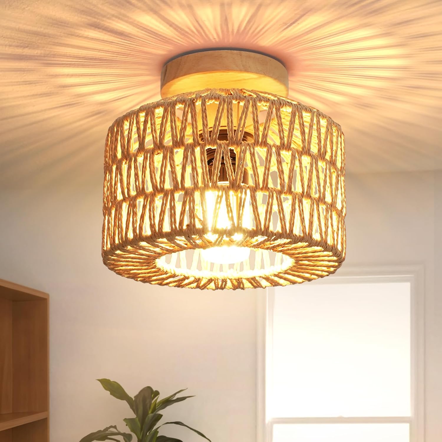 Lámpara de techo hecha a mano con pantalla de ratán natural, compatible con bombillas E27 (LED, incandescentes, CFL y halógenas). Diseño que se adapta a estilos rústicos, vintage y boho. Incluye mater