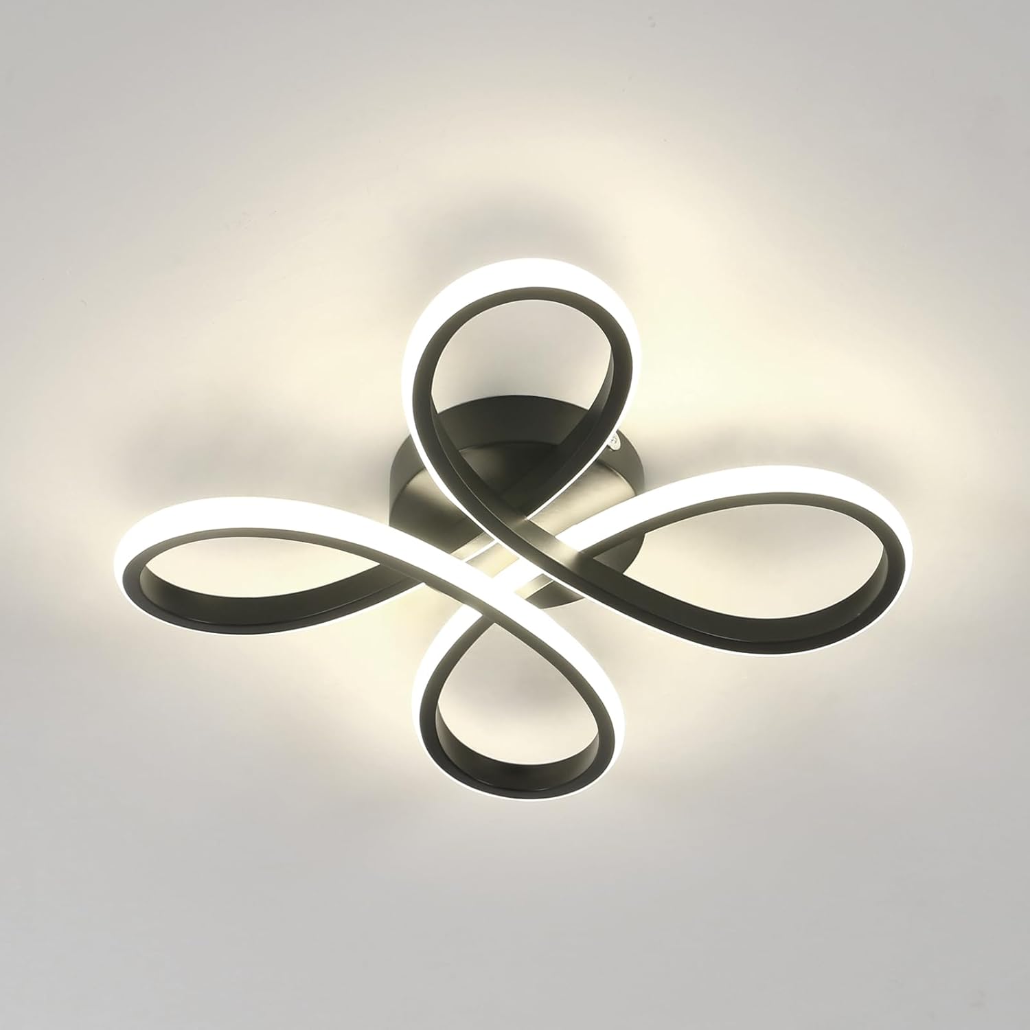 Potencia: 30W, Flujo Luminoso: 3375LM, Temperatura de Color: 4500K luz neutra, Material: Aluminio y Silicona, Tamaño: 30x30x6.5 cm, Área de Irradiación: 10-15m², Voltaje: 110V-240V, Fácil de instalar 