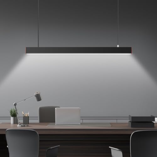 Lámpara colgante LED Zewanny. Material: aluminio, color negro, 36W, 4000K, CRI >90. Dimensiones: 900 x 37 x 58 mm. Altura ajustable hasta 150 cm. Luz uniforme y libre de deslumbramiento, ideal para co